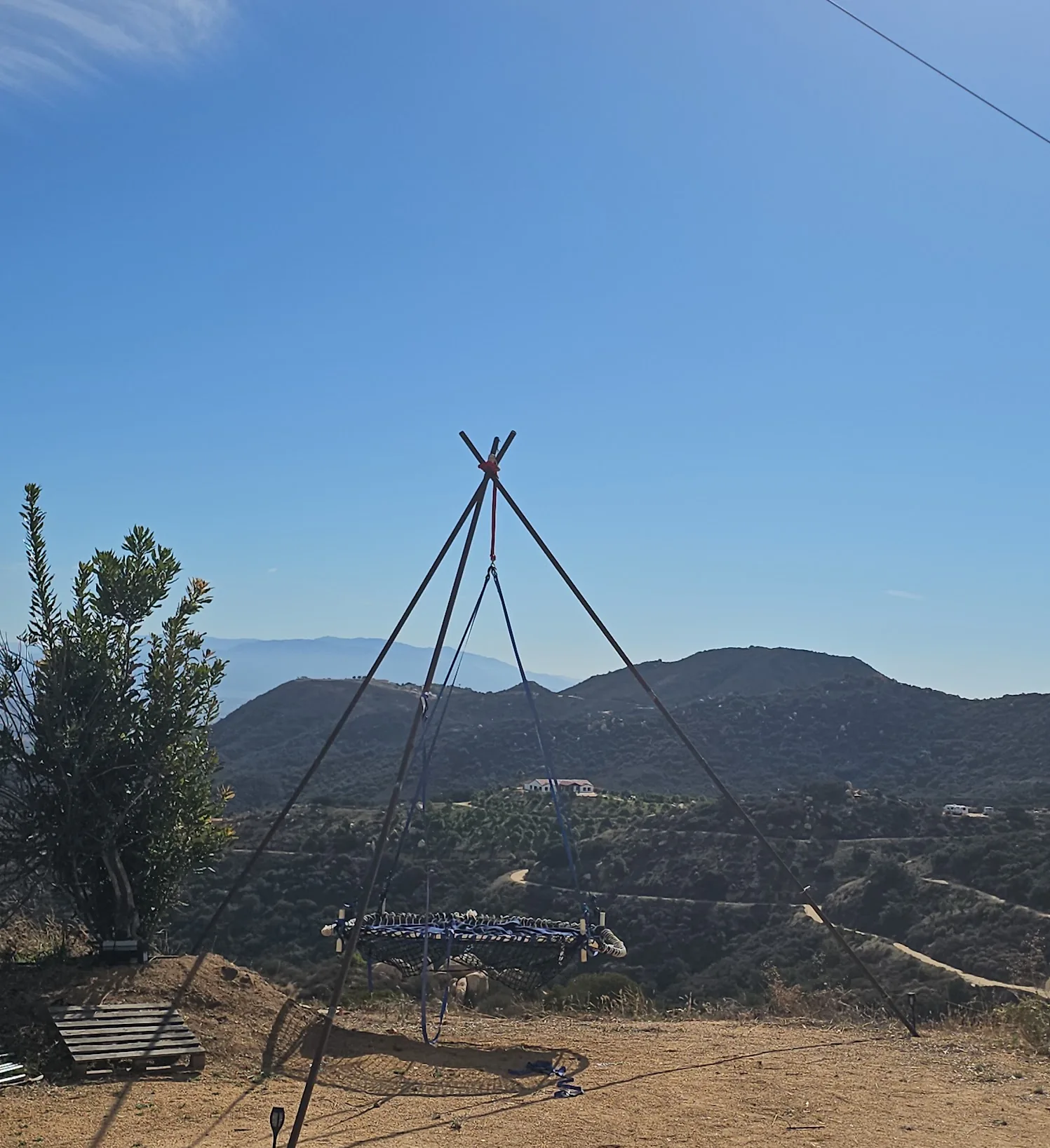 The circular bed suspended on the ridge under a clear sky